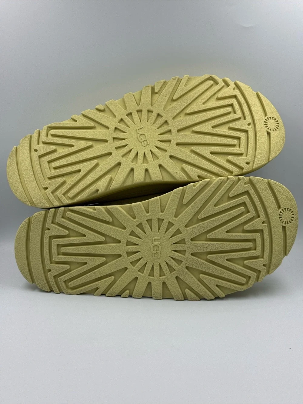UGG Yellow Goldenglow Sandals Double Strap Big Girl Size 6 or Women’s 7.5/8